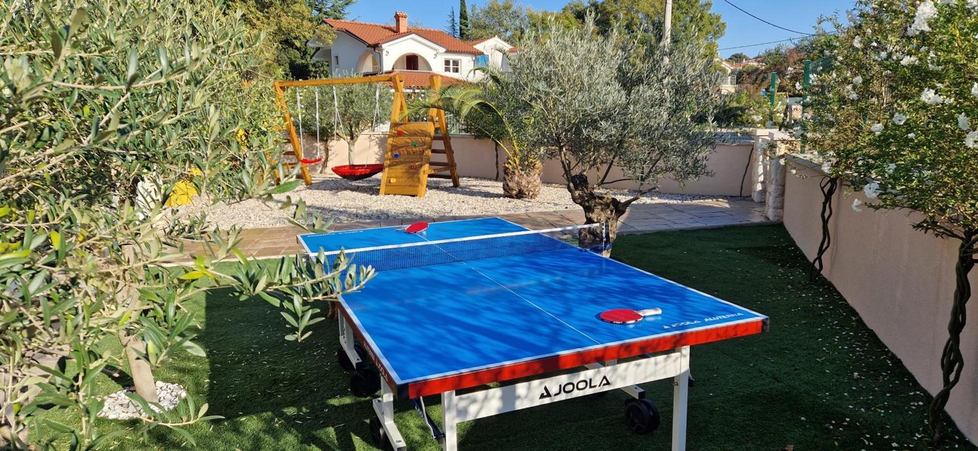 Lukas&ana S Bazenom,djecjim Igralistem Villa