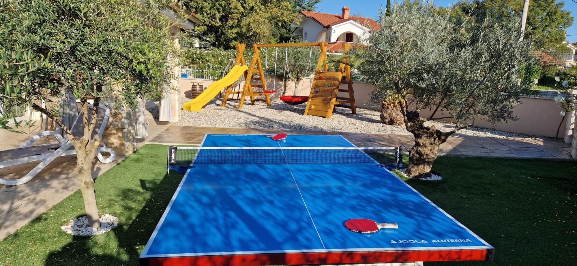 Lukas&ana S Bazenom,djecjim Igralistem Villa *