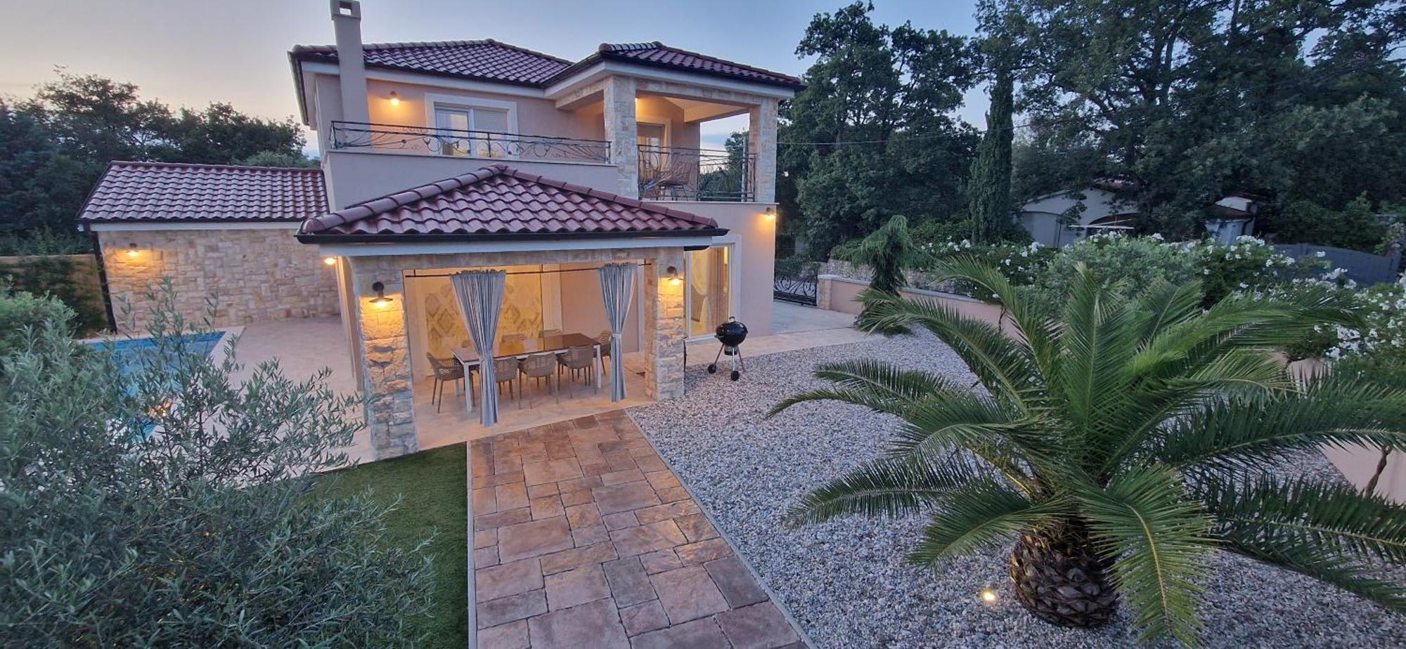 Lukas&ana S Bazenom,djecjim Igralistem Villa Pinezici (Krk)